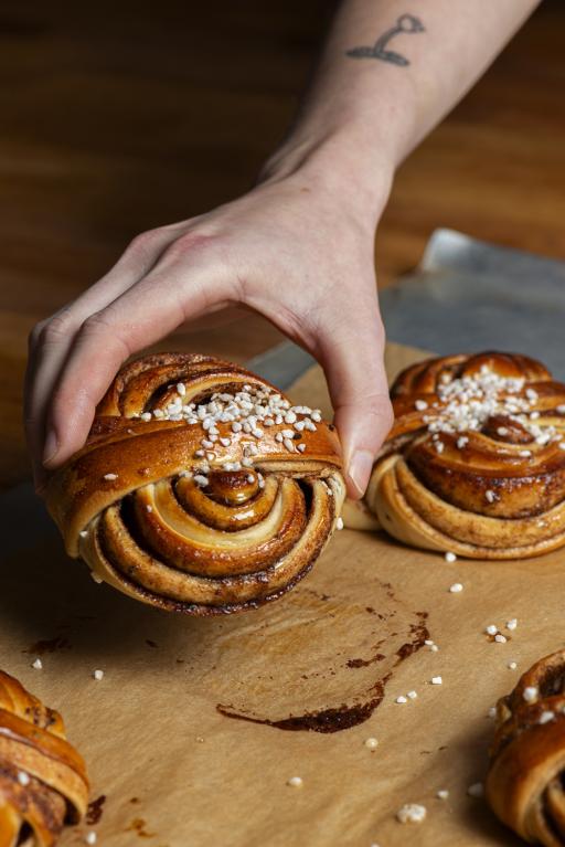 Cinnamon buns on Natural Greaseproof paper from Nordic Paper